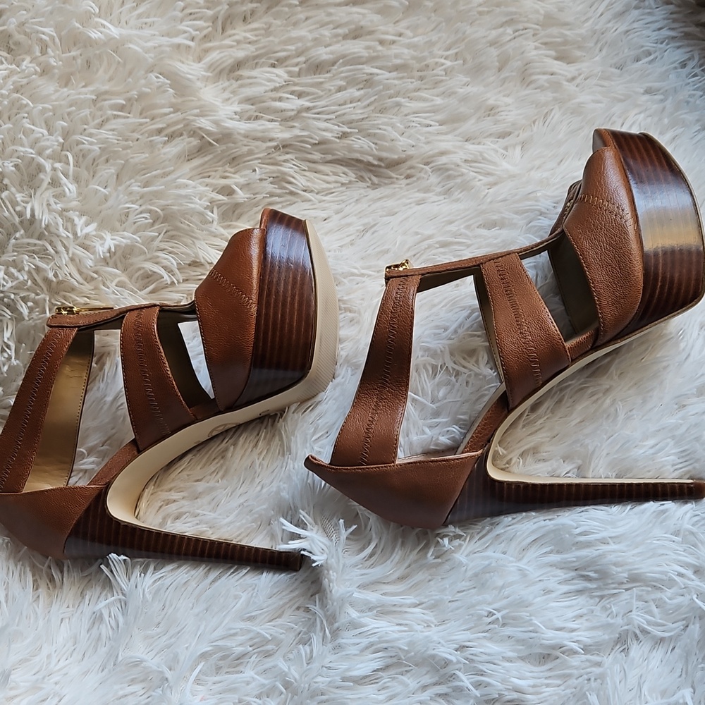 🤎🤎NEW MICHAEL KORS HEELS🤎🤎 - Picture 5 of 8
